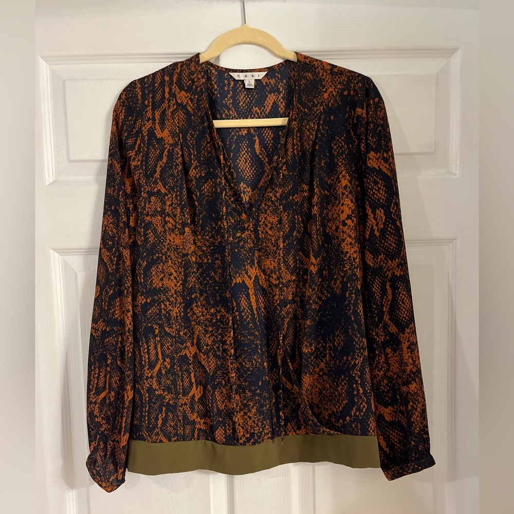 CAbi Women's Snake Print Blouse crossover front tunic‎ top women large style 101